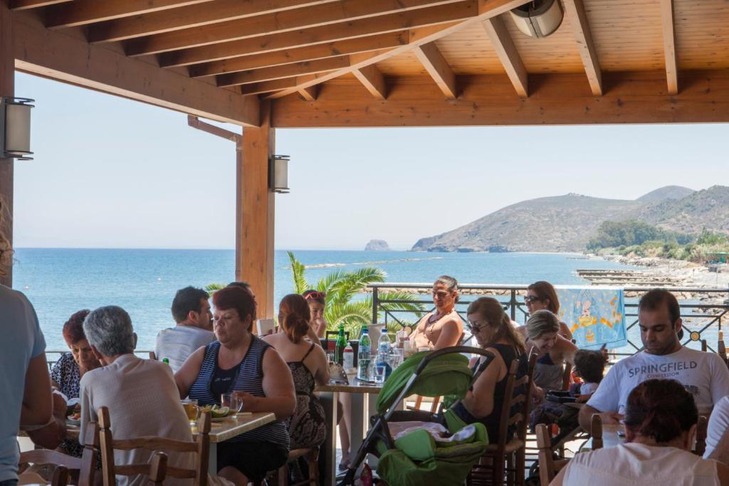 Tylos Beach Hotel Kato Pyrgos Exterior foto